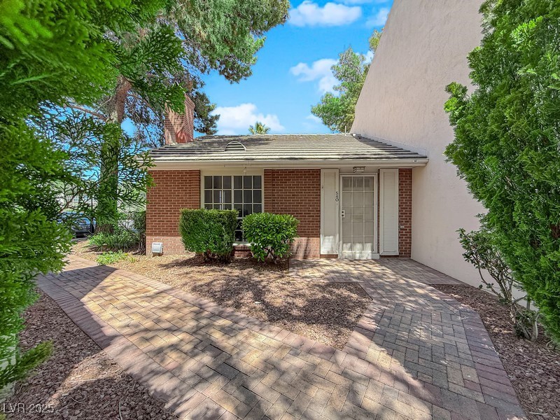 540 Tam O Shanter Property Photo 1