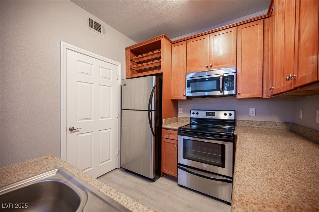 4400 South Jones Boulevard 2075 Property Photo 12