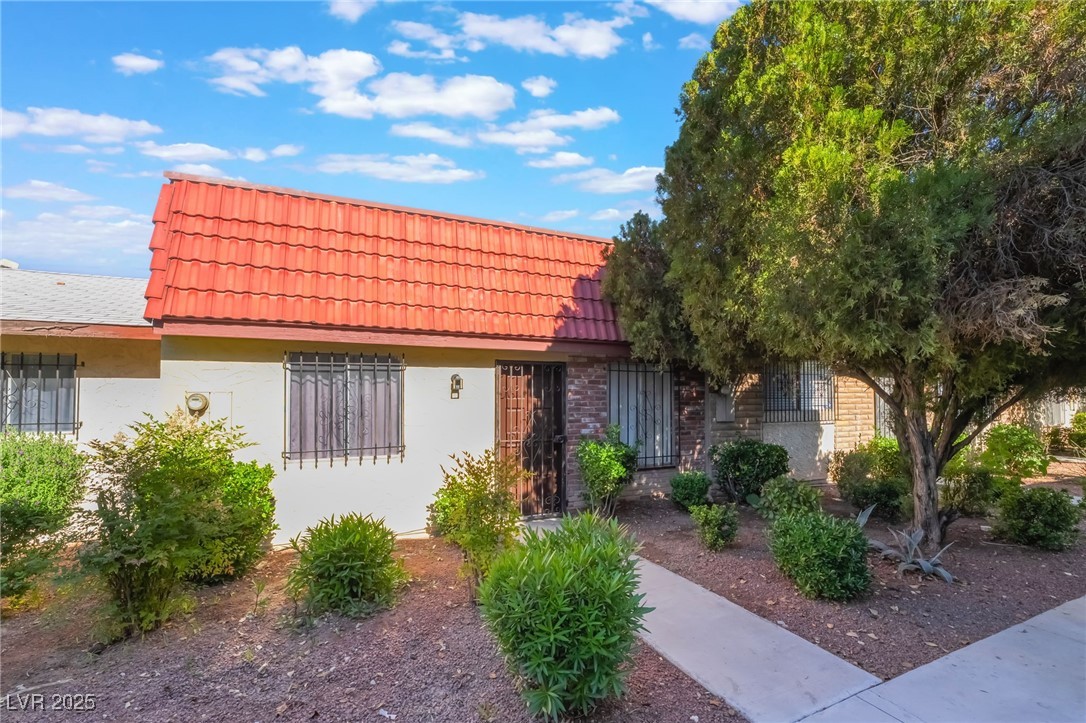 3925 Torsby Place Property Photo 1