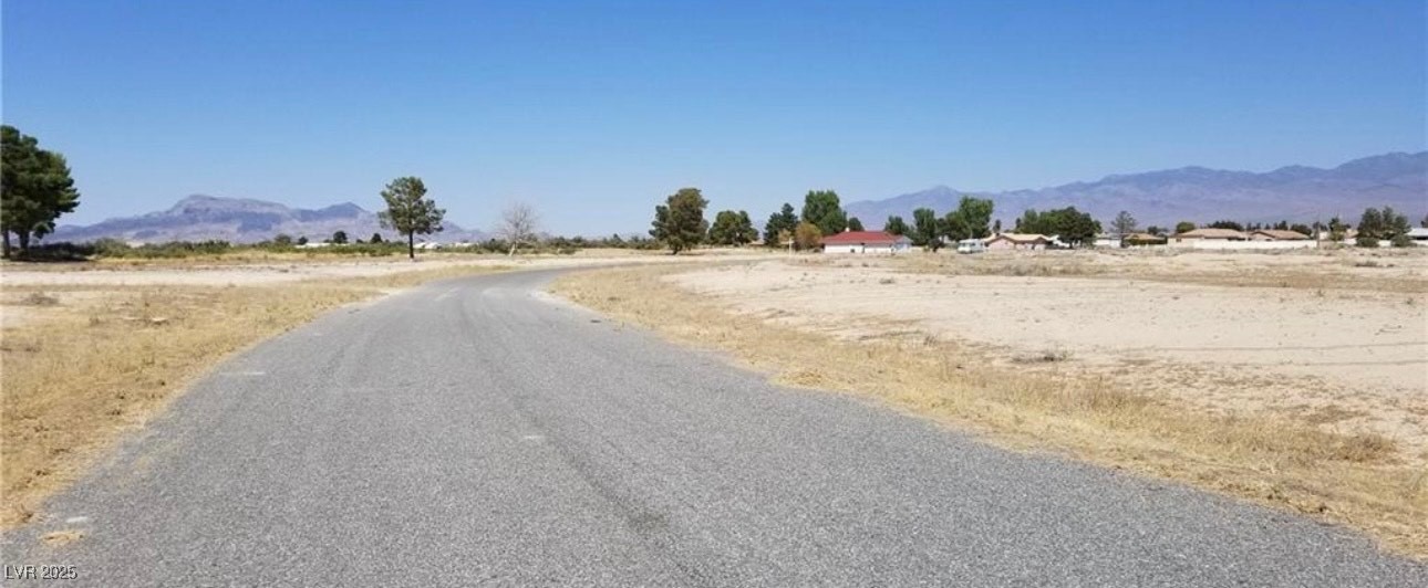 2000 South Waterhole Canyon Avenue Property Photo 2