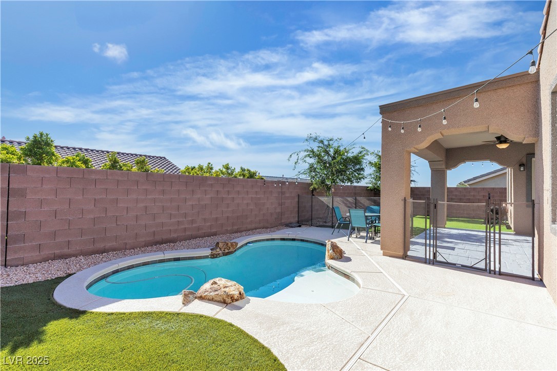 2673 Paris Amour Street Property Photo 41