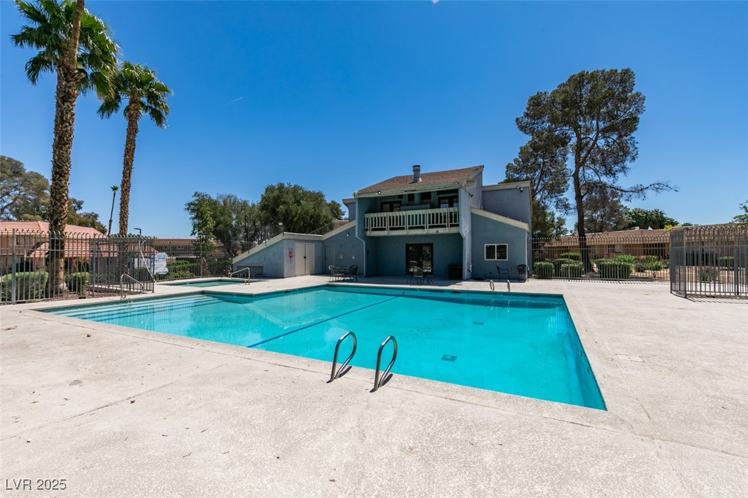 2454 Paradise Village Way Property Photo 2