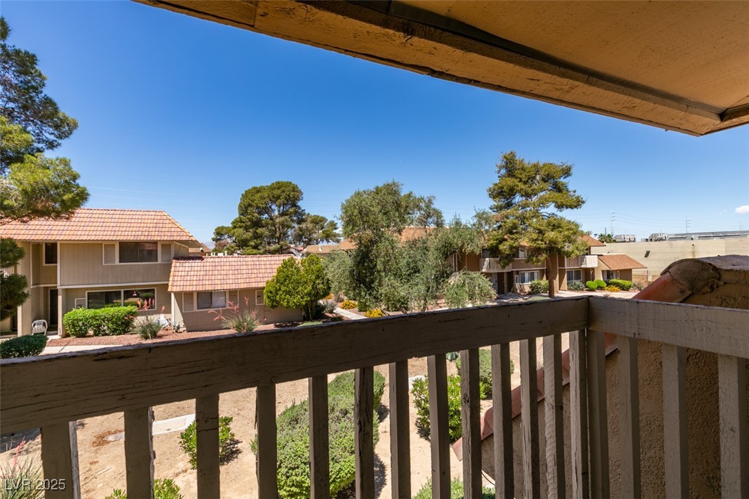 2454 Paradise Village Way Property Photo 3