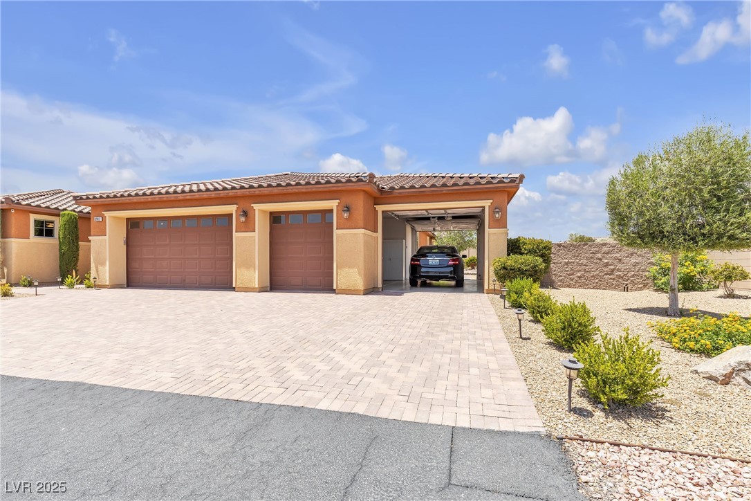 8985 South Tomsik Street Property Photo 3