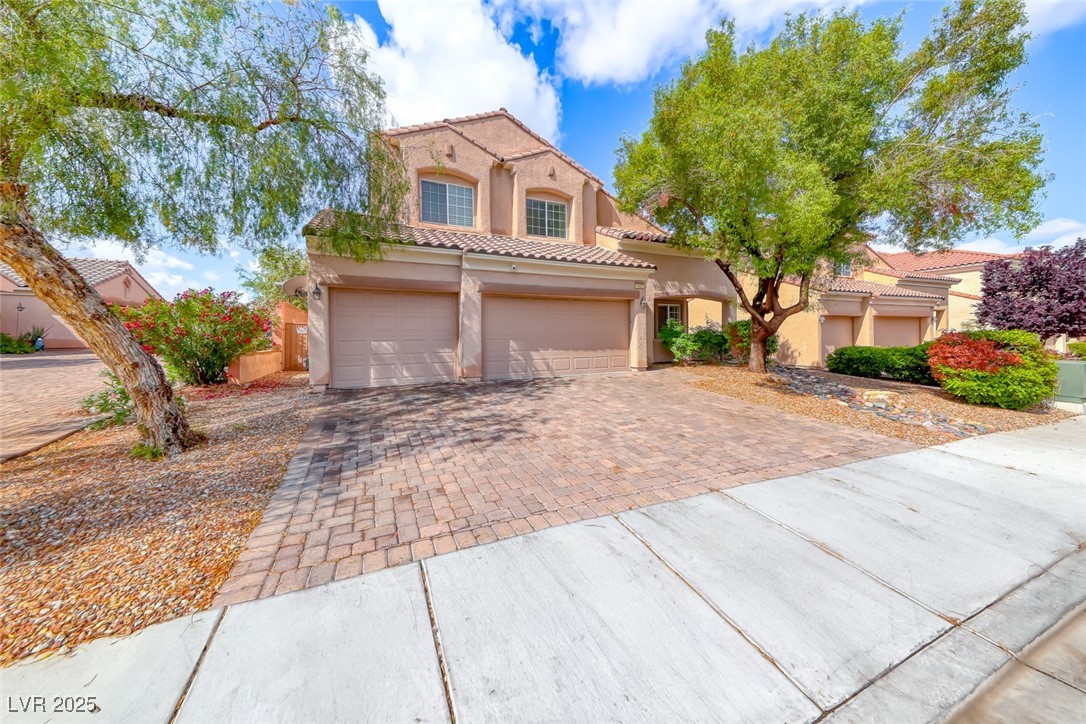 1033 Logan Patrick Drive Property Photo 3