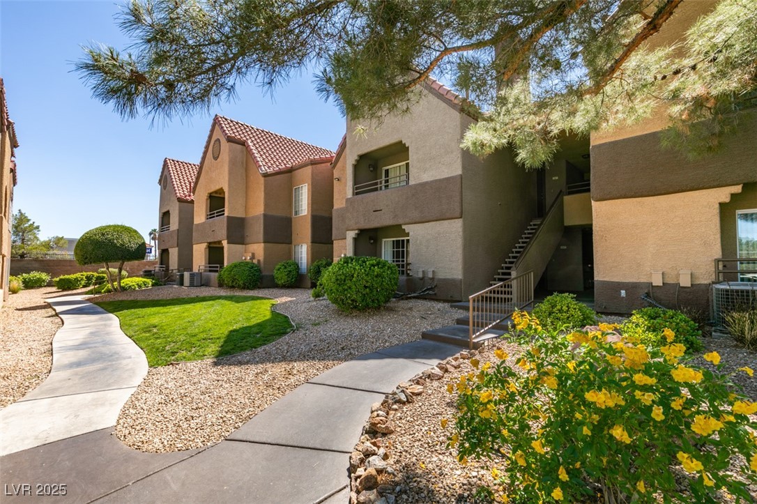 2200 South Fort Apache Road 1017 Property Photo
