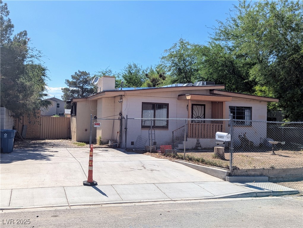 1655 North Gateway Road Property Photo