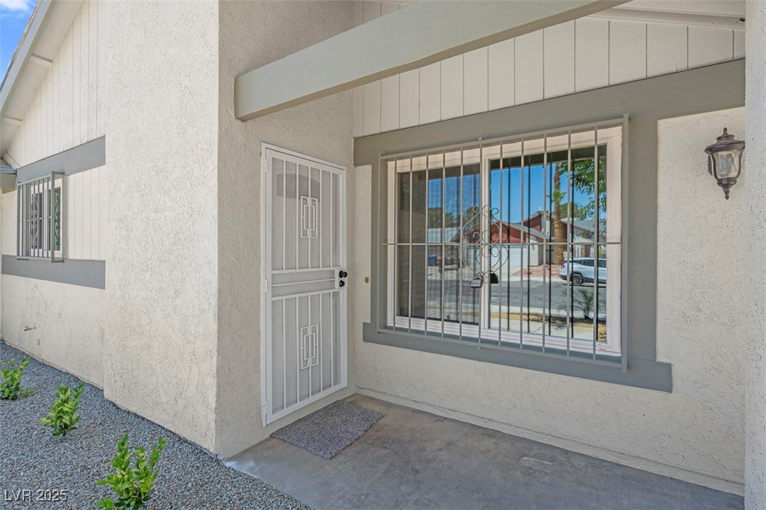 6181 Cedarwood Avenue Property Photo 4