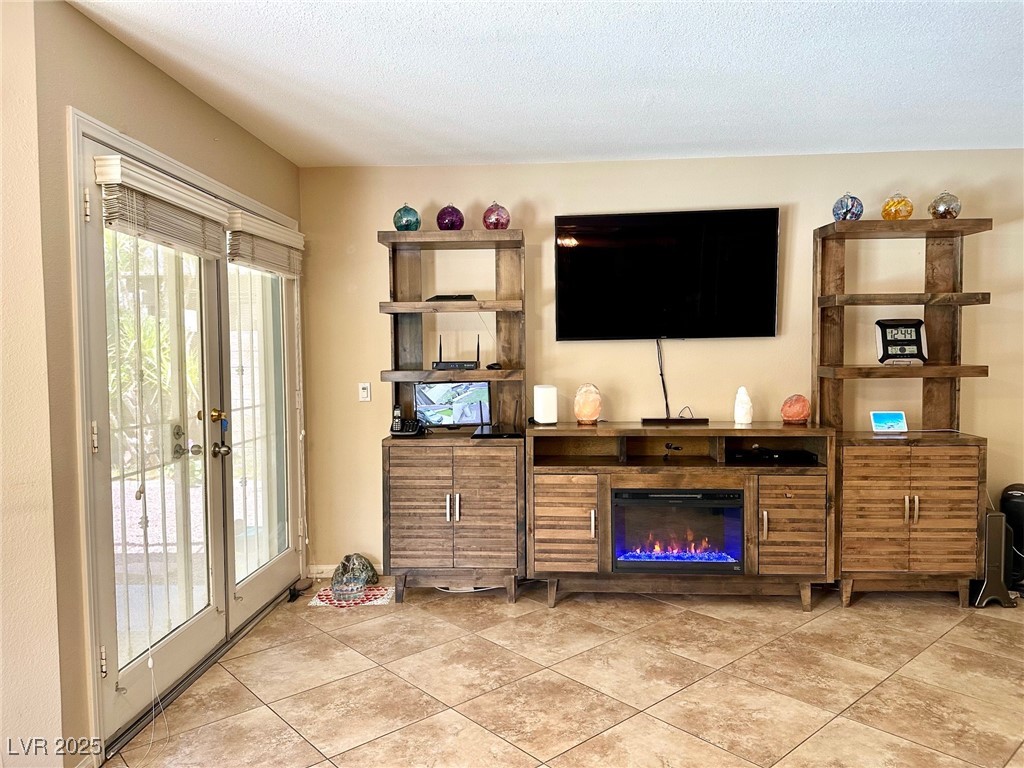 2817 Whispering Wind Drive Property Photo 7