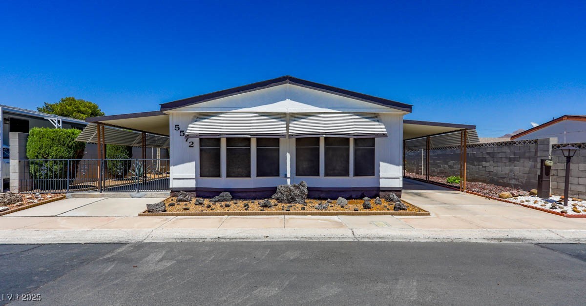 5572 Tres Piedras Road Property Photo 1