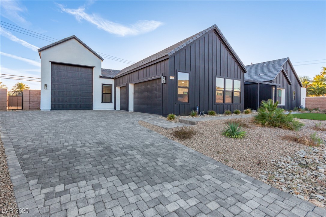5725 El Royale Court Property Photo 1