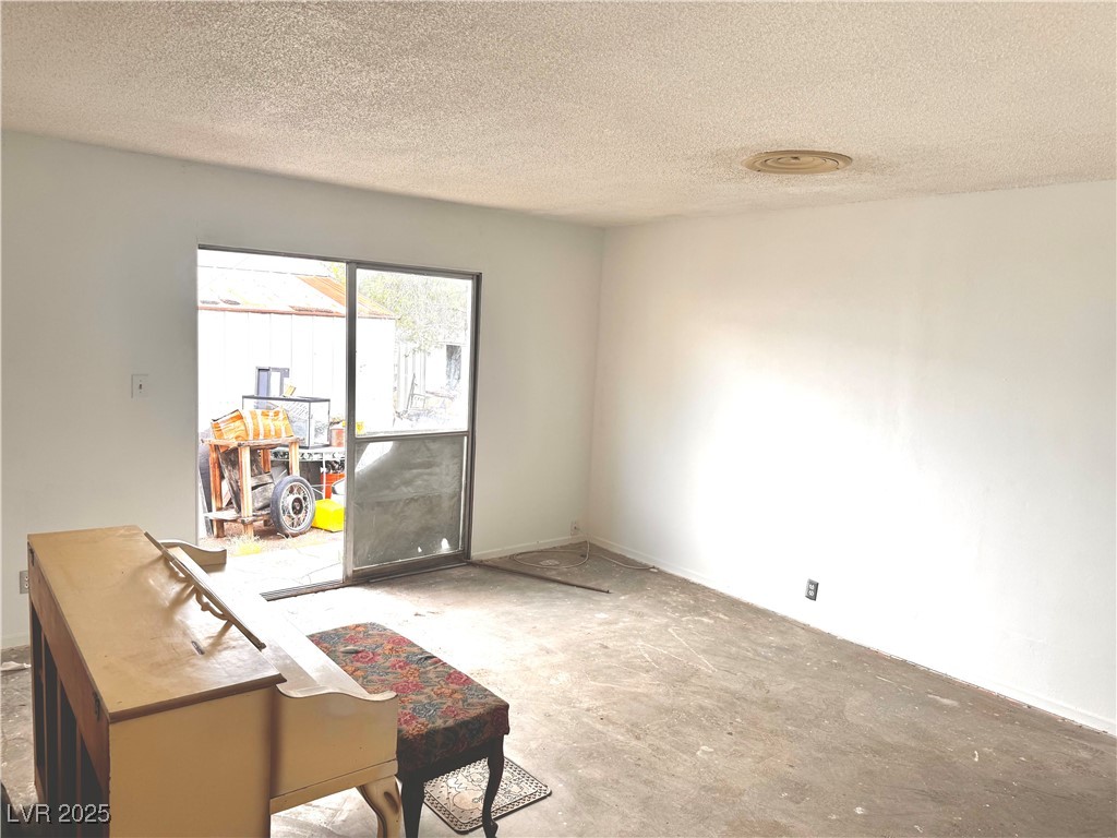 212 Hinkle Street Property Photo 3