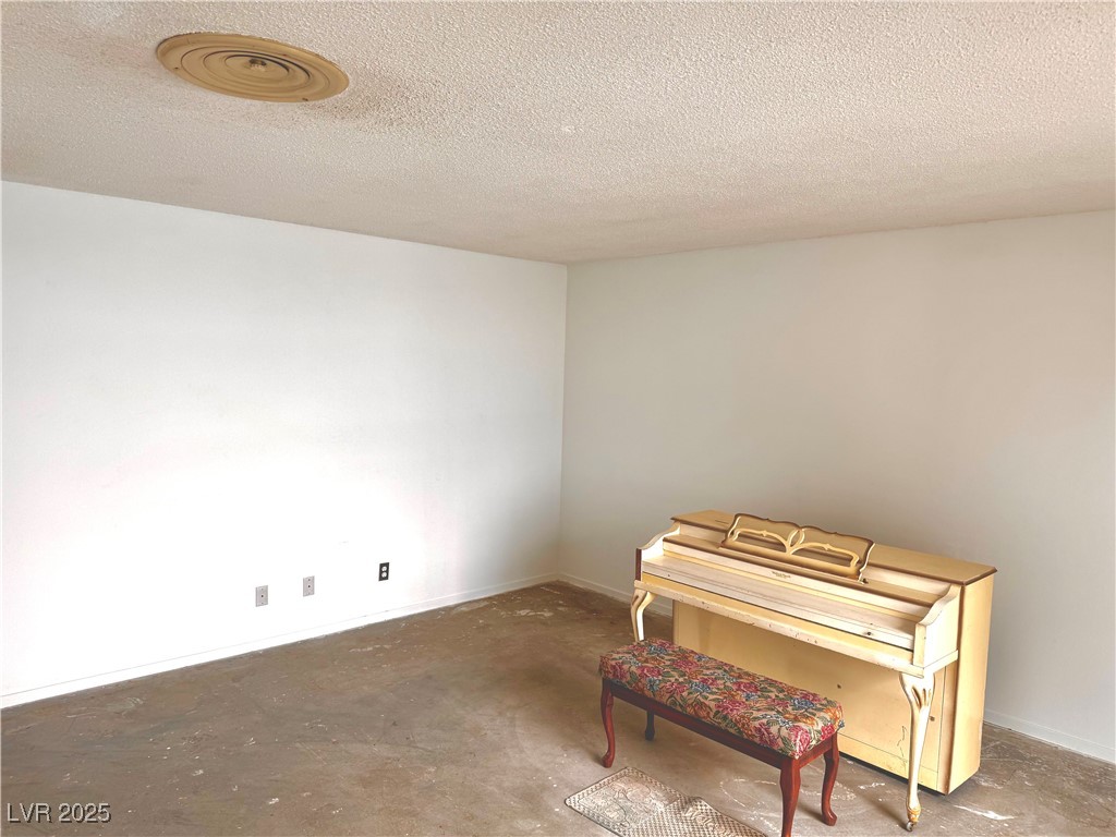 212 Hinkle Street Property Photo 4