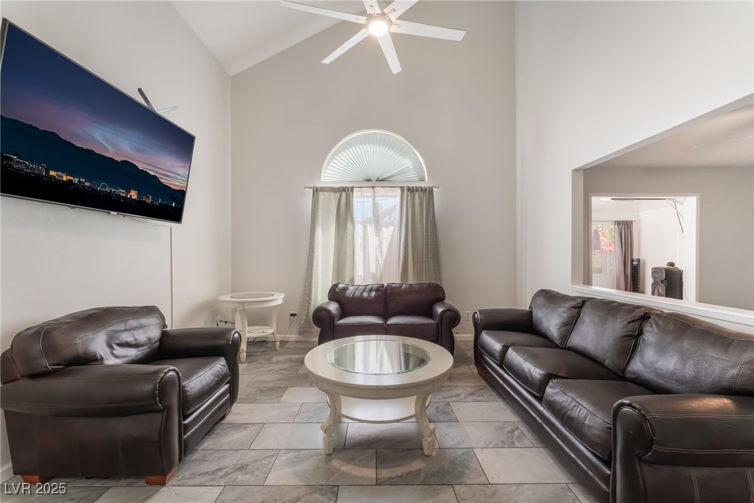 1922 Falcon Ridge Street Property Photo 4