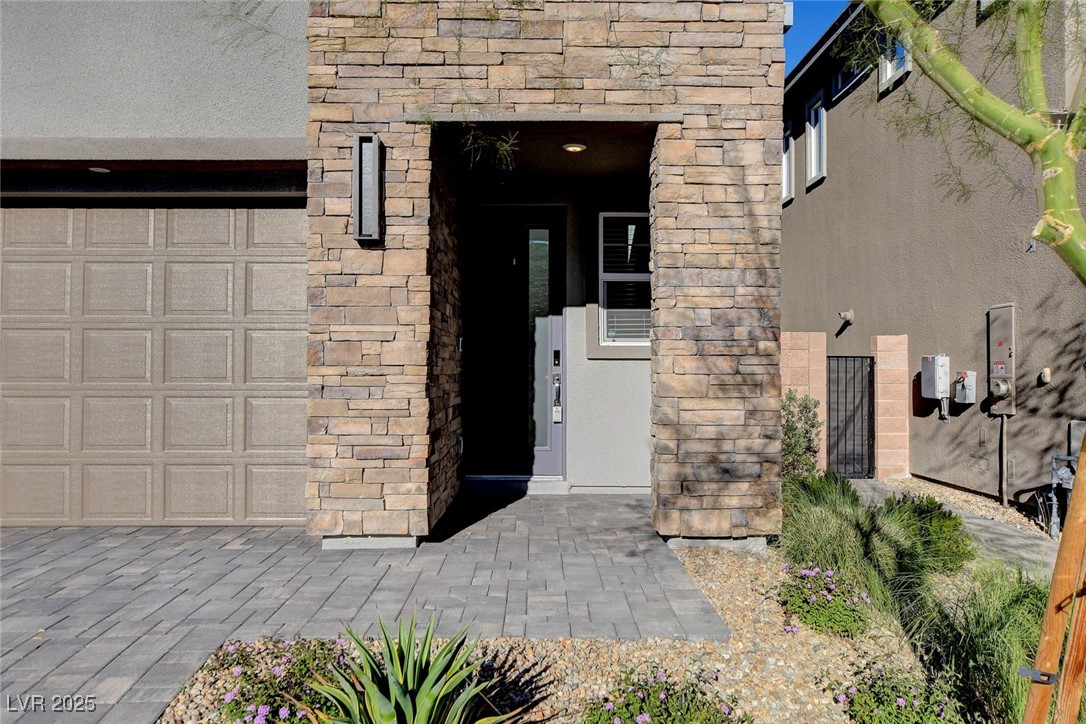 40 Strada Moscato Property Photo 3