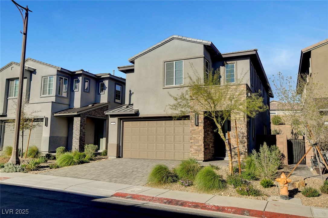 40 Strada Moscato Property Photo 4