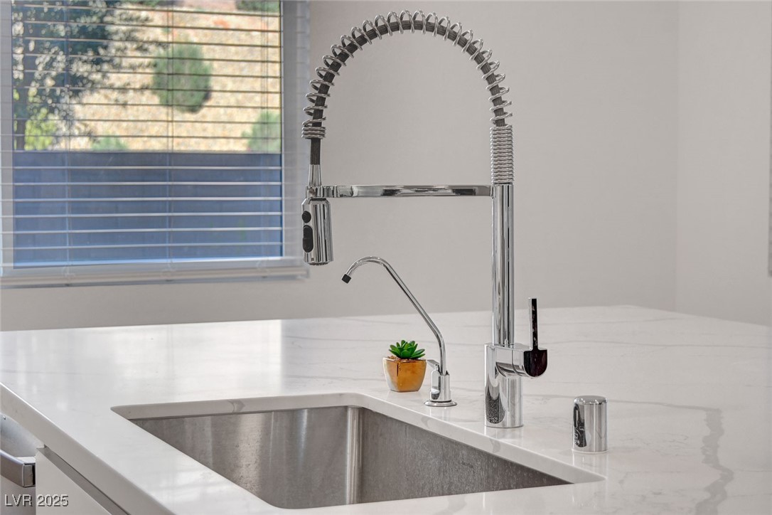 40 Strada Moscato Property Photo 17