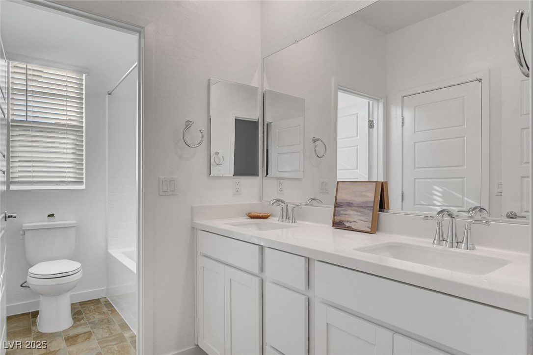 40 Strada Moscato Property Photo 44