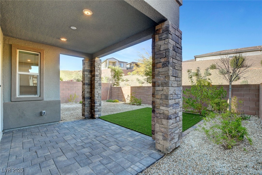 40 Strada Moscato Property Photo 45