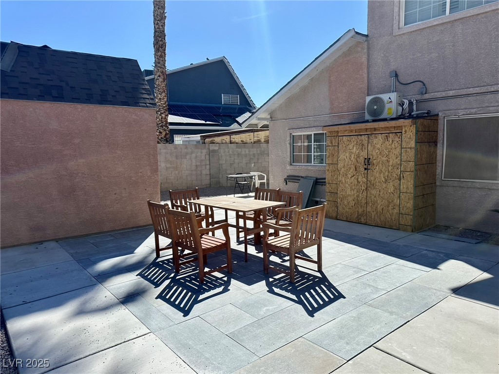 3030 Plaza Street Property Photo 4