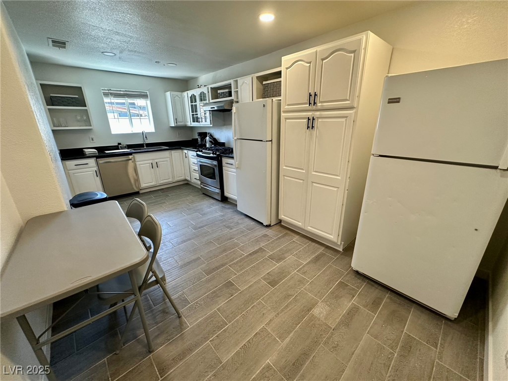 3030 Plaza Street Property Photo 18
