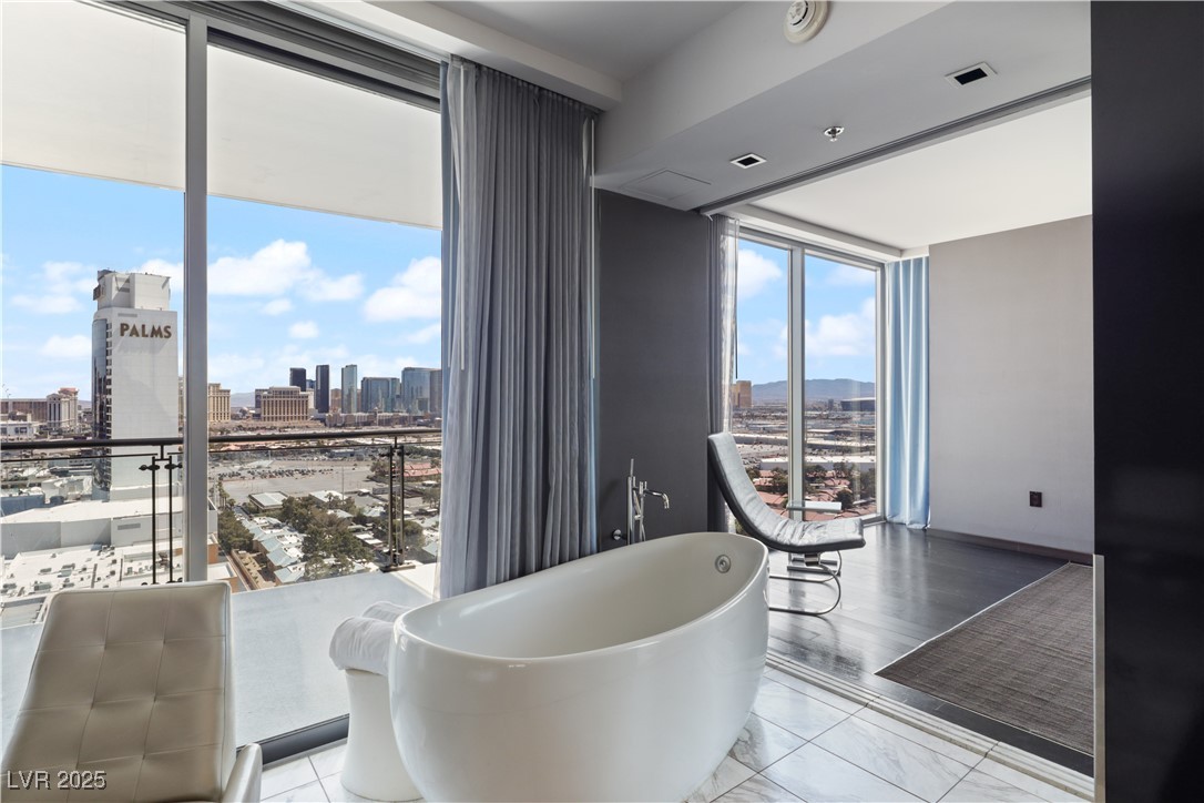 4381 West Flamingo Road 2122 Property Photo 2