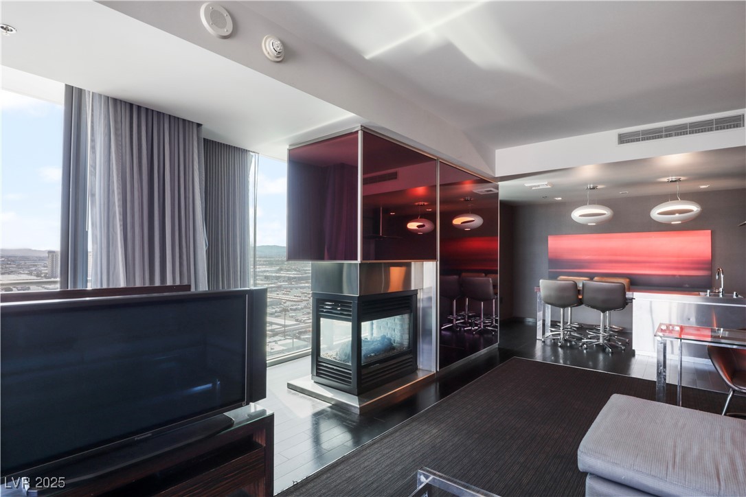 4381 West Flamingo Road 2122 Property Photo 3