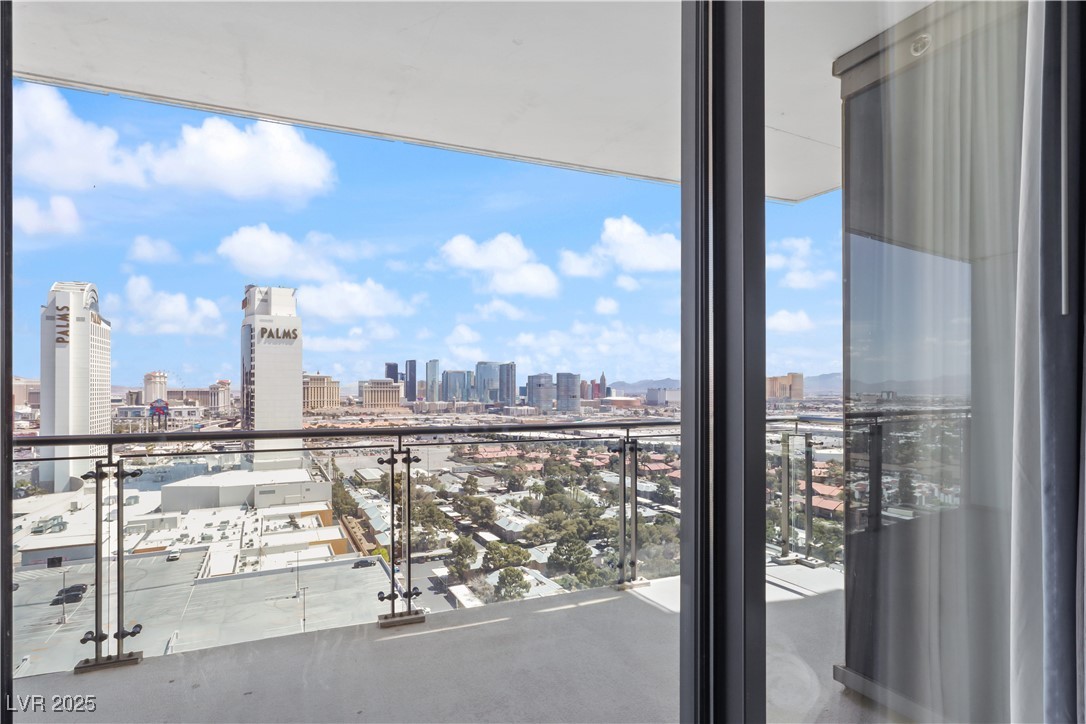 4381 West Flamingo Road 2122 Property Photo 4