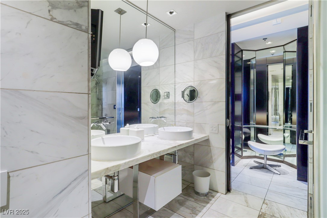 4381 West Flamingo Road 2122 Property Photo 10