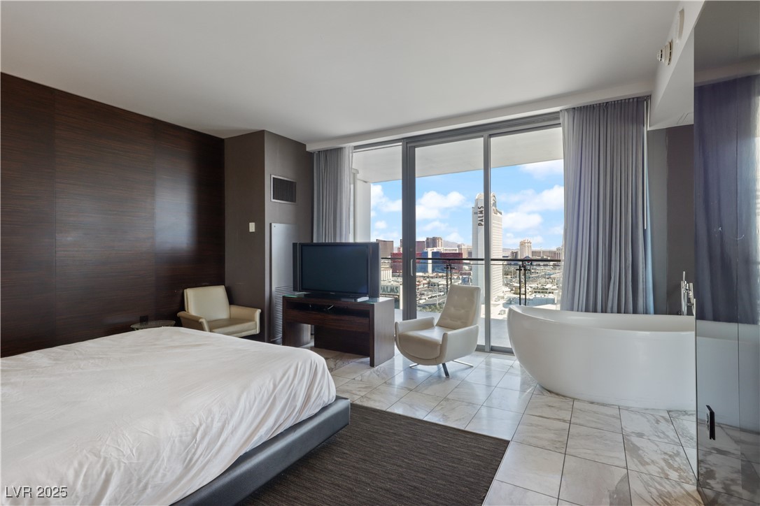 4381 West Flamingo Road 2122 Property Photo 13