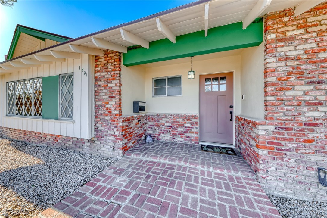 1721 East Oakey Boulevard Property Photo