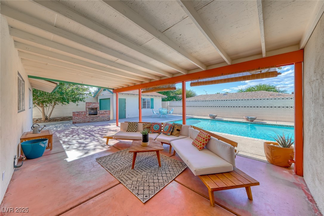 1721 East Oakey Boulevard Property Photo 1