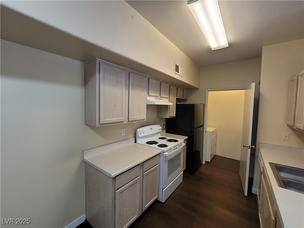 2615 West Gary Avenue 2054 Property Photo 15