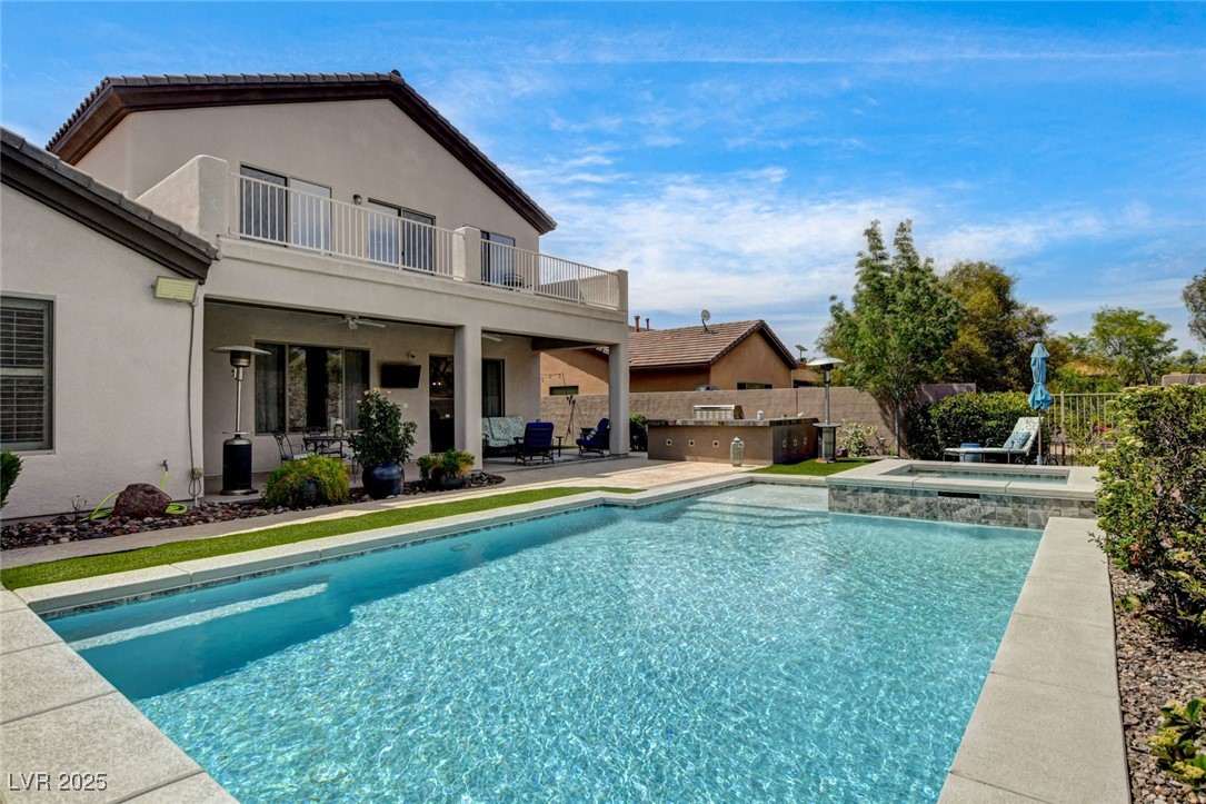 11 Morninglow Pass Property Photo 6