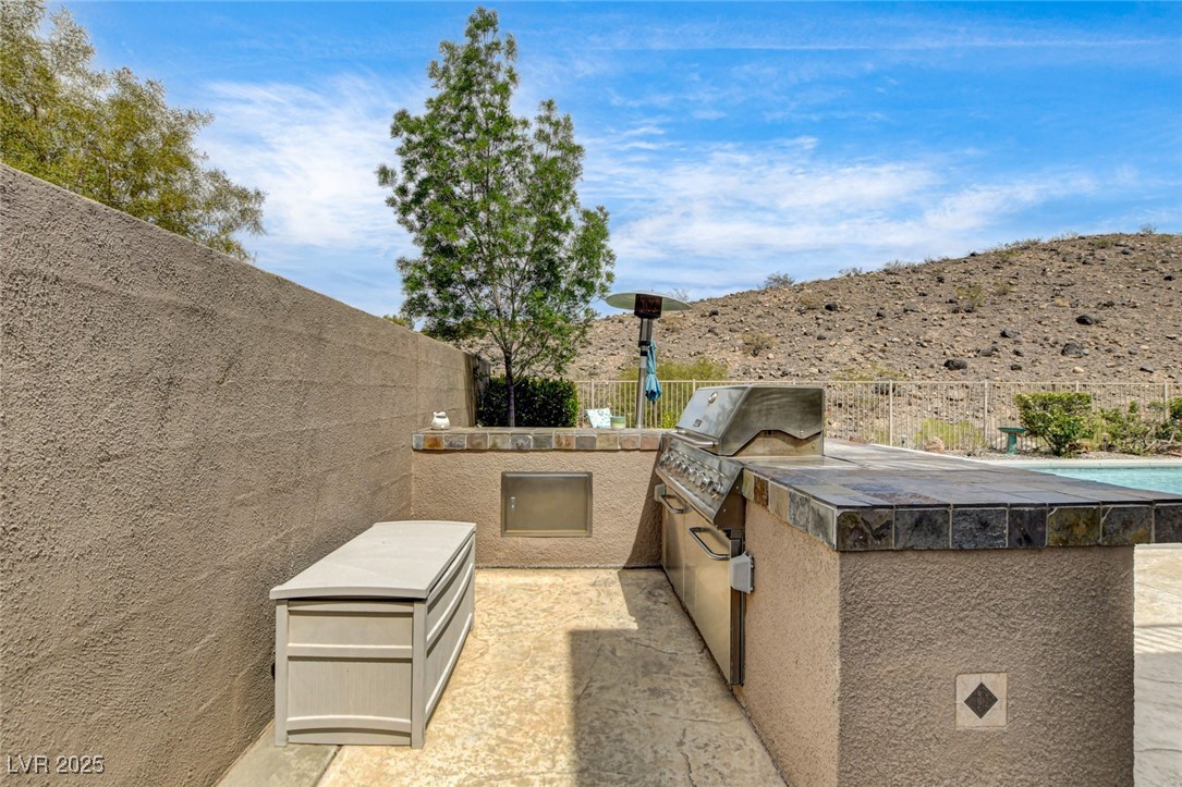 11 Morninglow Pass Property Photo 8