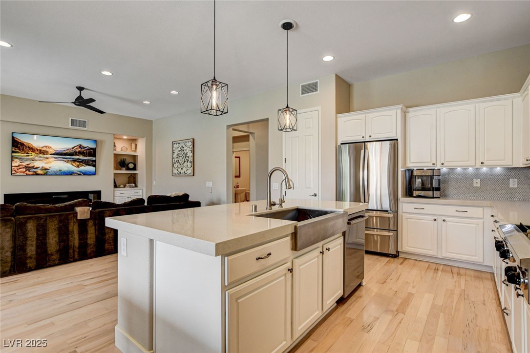 11 Morninglow Pass Property Photo 24