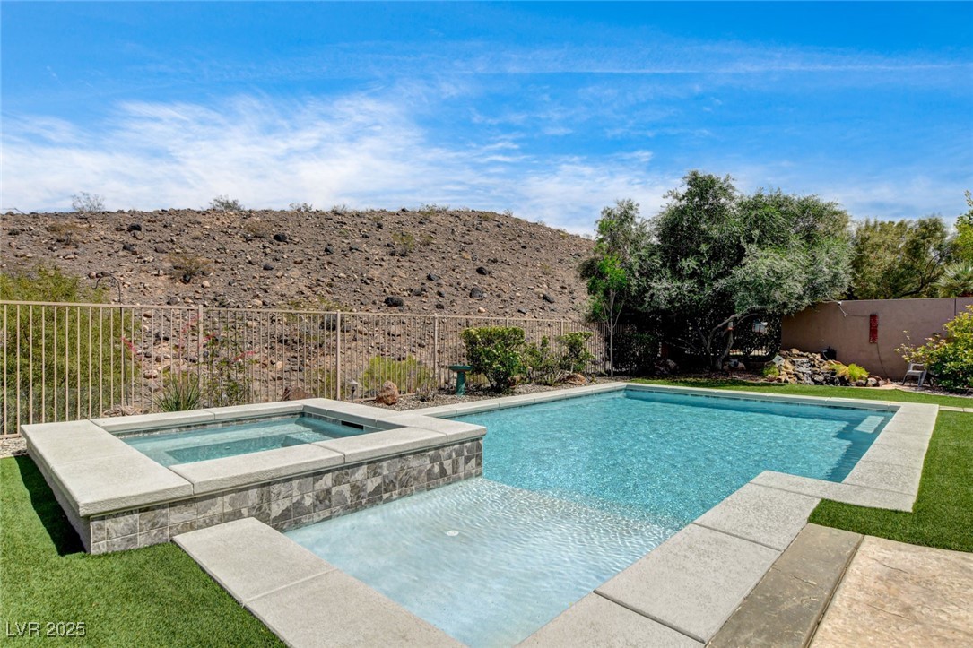 11 Morninglow Pass Property Photo 67