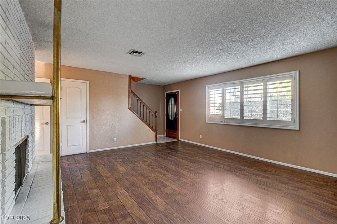 335 Greenbriar Townhouse Way Property Photo 3