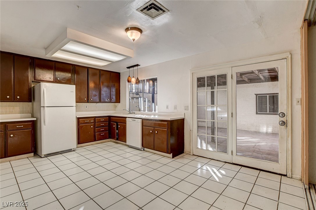 335 Greenbriar Townhouse Way Property Photo 13