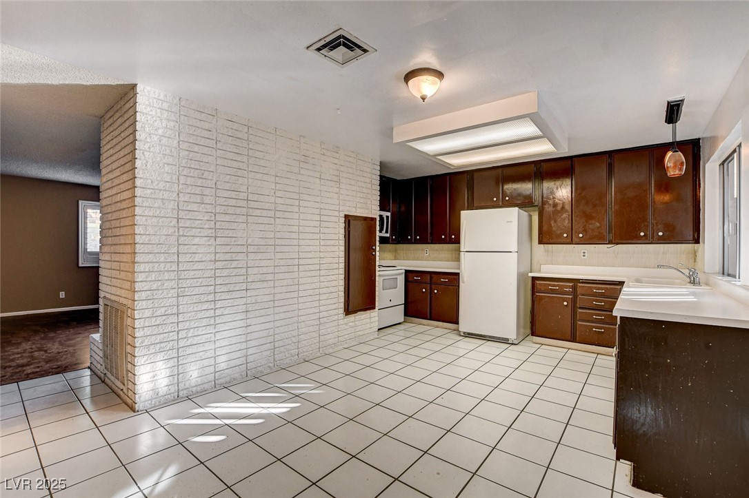 335 Greenbriar Townhouse Way Property Photo 16