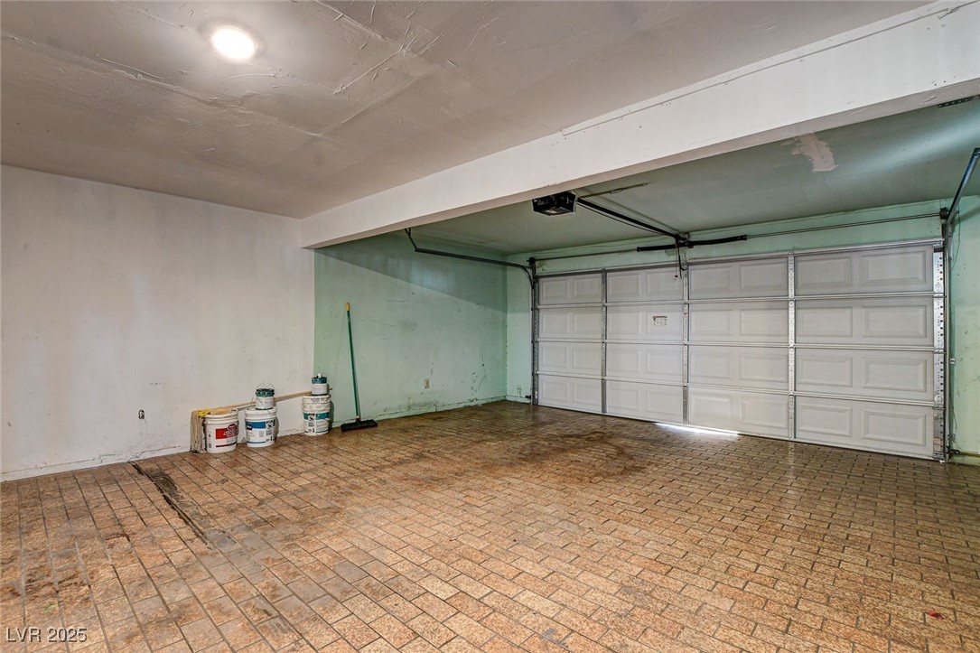 335 Greenbriar Townhouse Way Property Photo 35