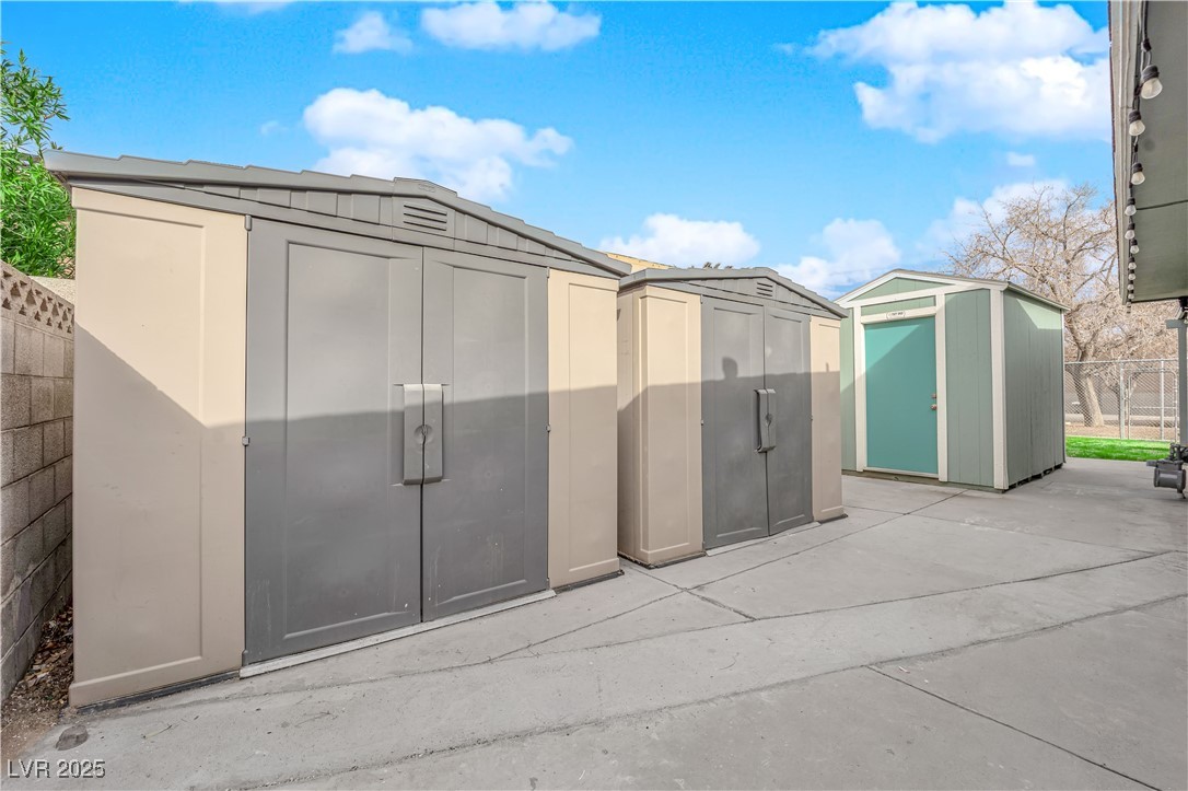 2058 Citroen Street Property Photo 32