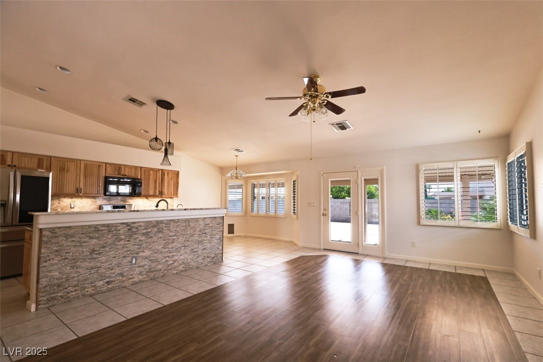 6016 Bungalow Bay Street Property Photo 15