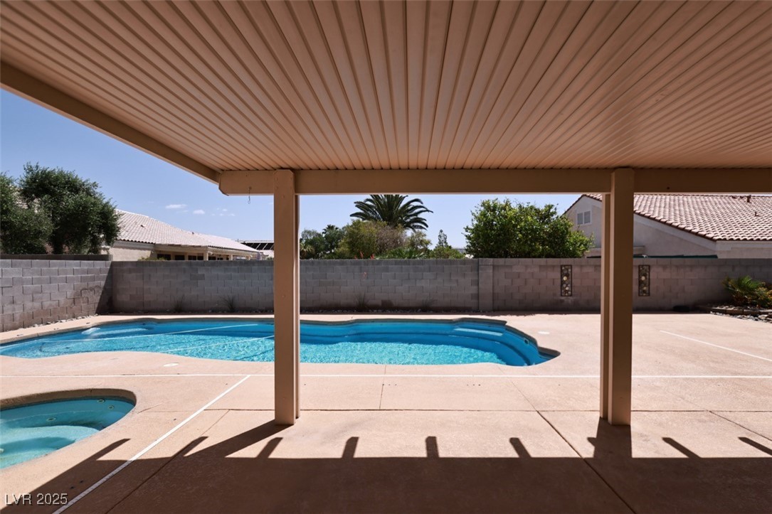 6016 Bungalow Bay Street Property Photo 16