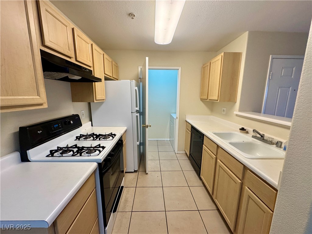 950 Seven Hills Drive 2014 Property Photo 12
