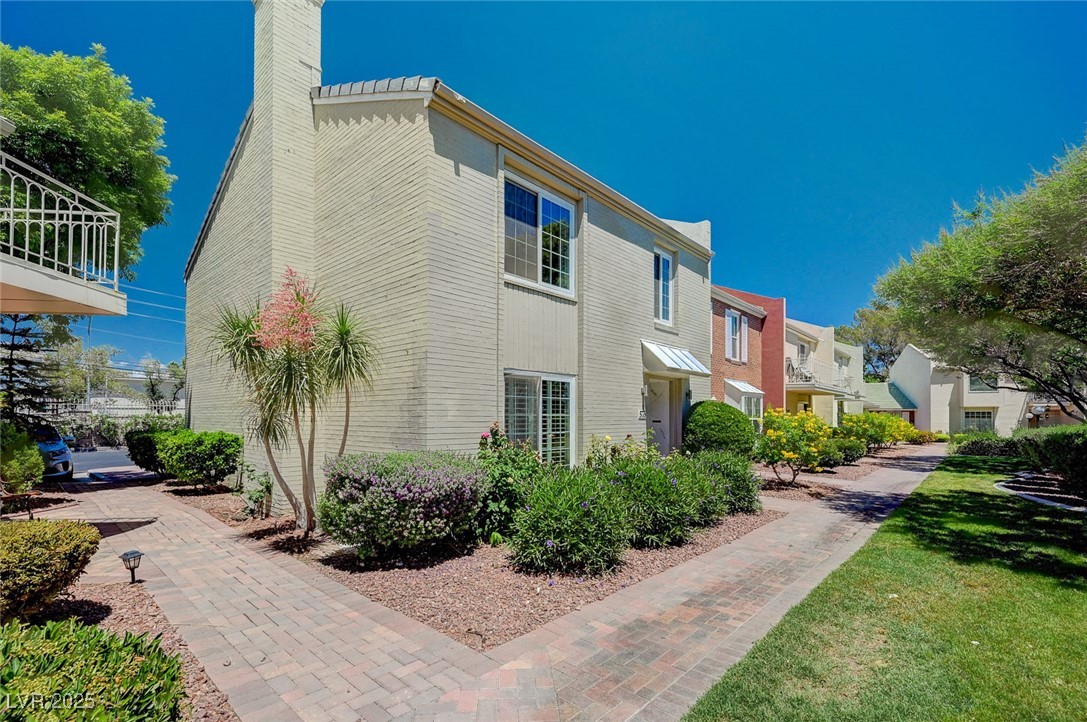 578 Tam O Shanter Property Photo