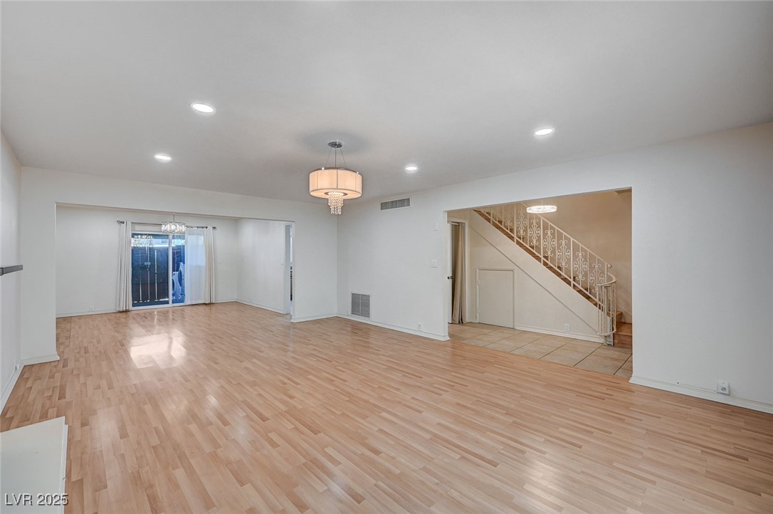 578 Tam O Shanter Property Photo 7