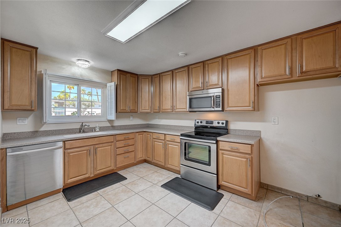 578 Tam O Shanter Property Photo 13