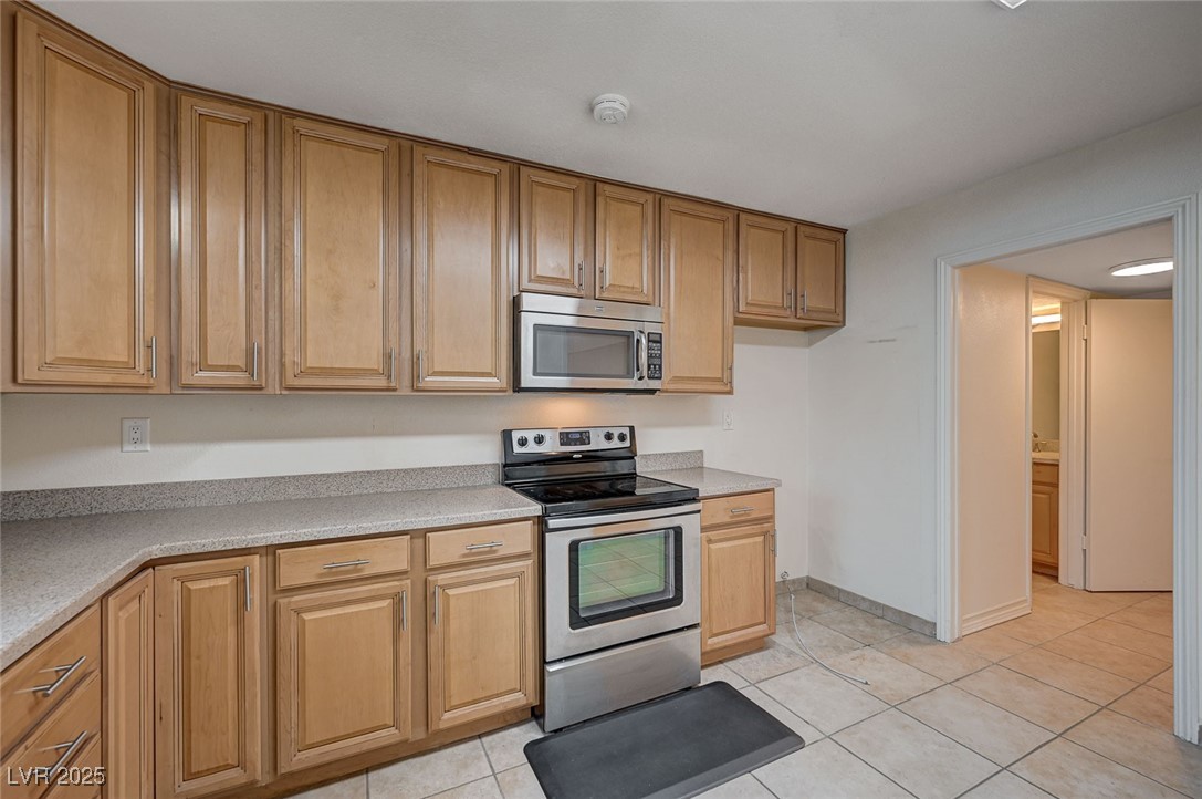 578 Tam O Shanter Property Photo 16