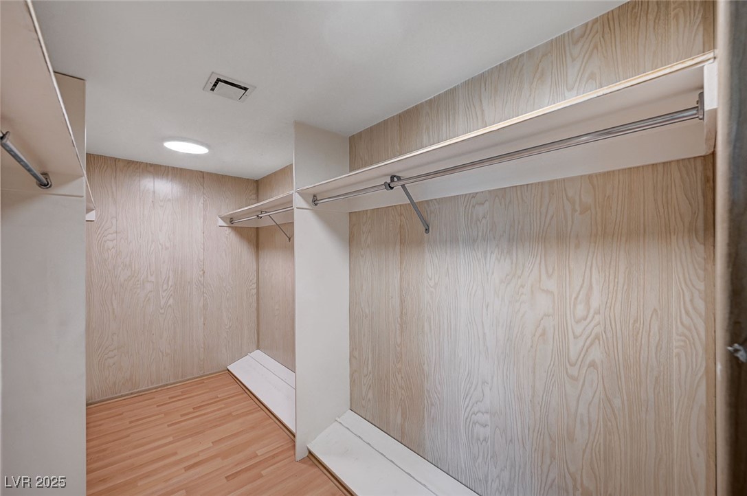 578 Tam O Shanter Property Photo 24